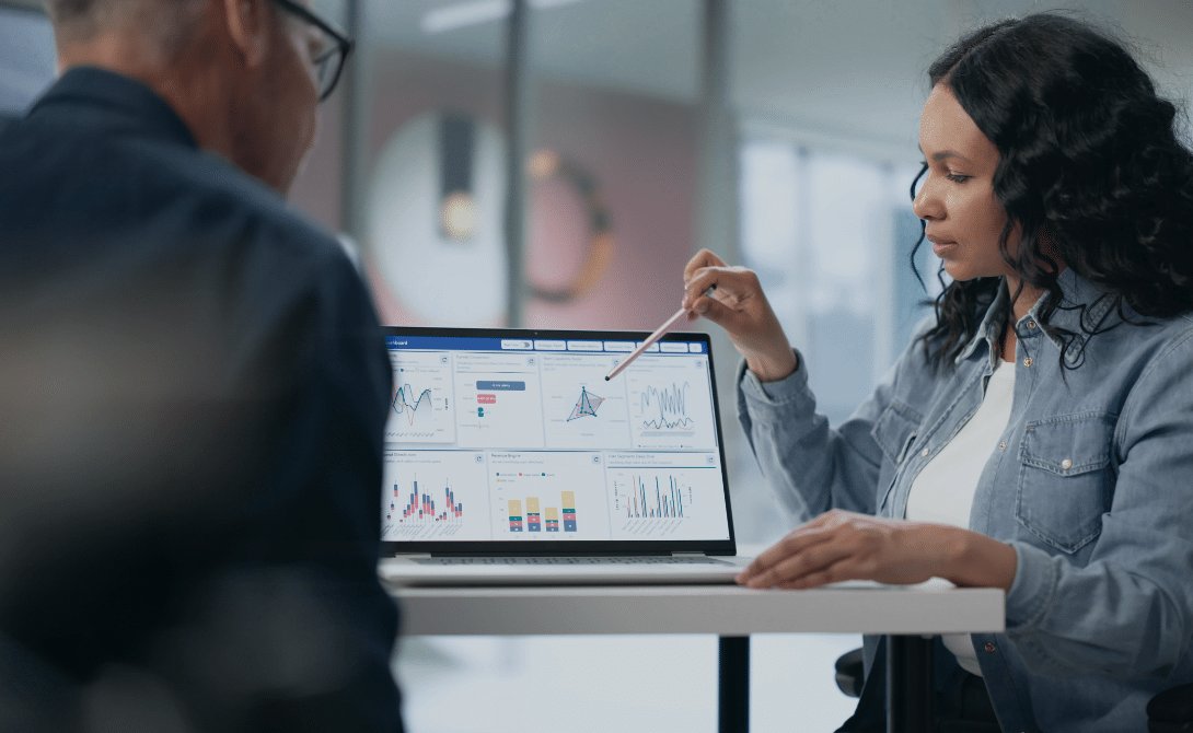 Team analyzing cloud usage data – representing Cloud Cost Optimization through collaboration, data visibility and intelligent cost control.
