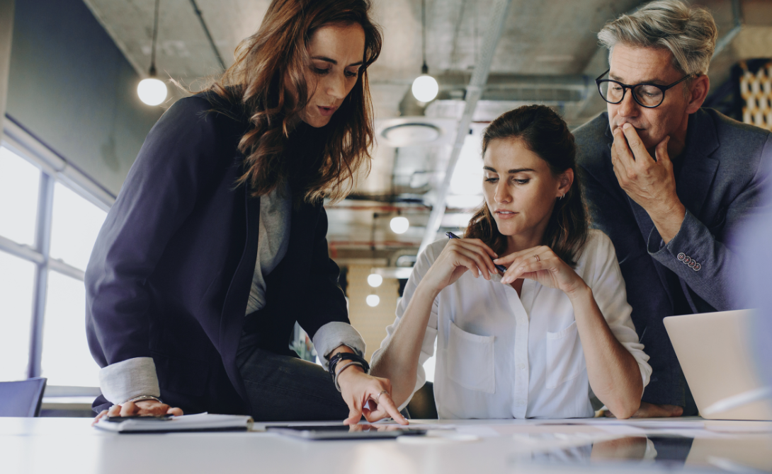 User analyzing Private Cloud performance and usage data – illustrating secure Private Cloud operations with dashboards, cloud icons and infrastructure metrics.