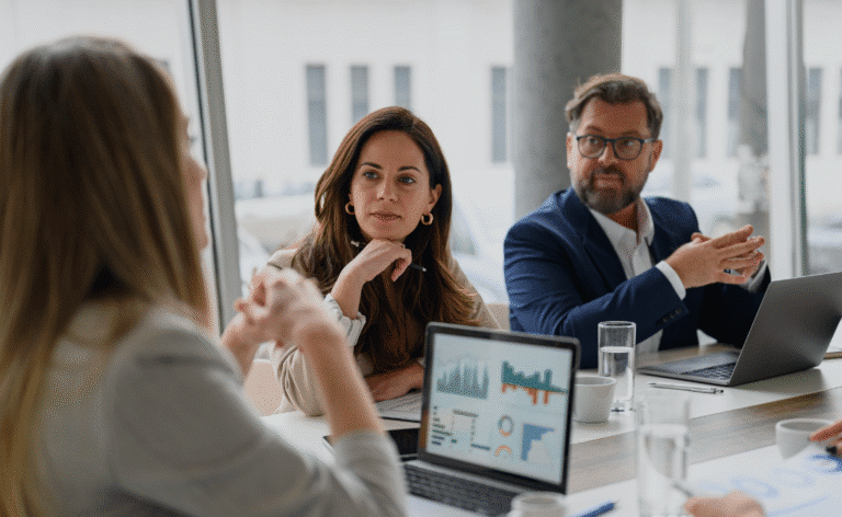 Data Visualization for Decision Makers: From Complex Data to Controllable Insights