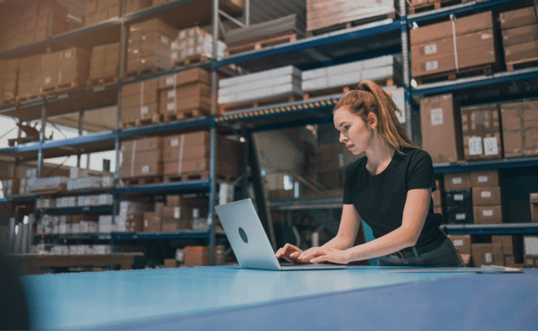 Smart Product Data Management in E-Commerce